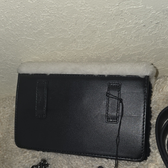 MCM Black and White Crossbody Bag with Sleek Design - Picture 9 of 15